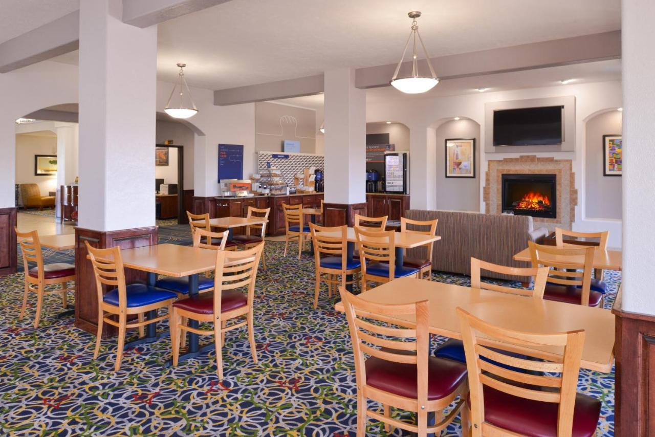 Holiday Inn Express & Suites Alamosa By Ihg Bagian luar foto